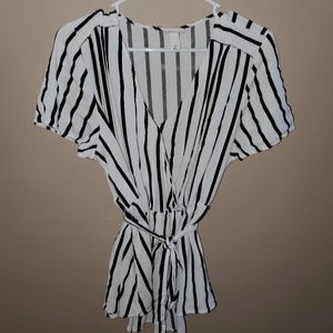 Women's Plus 2X  Ava & Viv Wrap Top